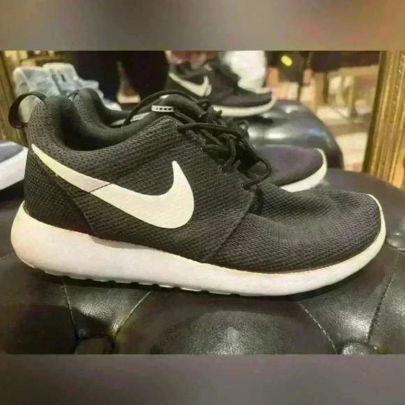 Nike Roshe Size 7.5 - Picture 4 of 5